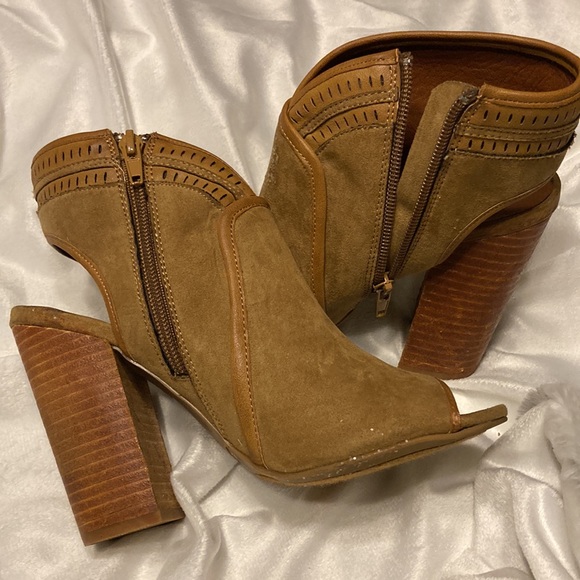 Booties. -Size6.5 - Picture 5 of 6